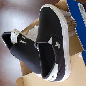 Adidas Court Rallye slip on unisex black and white sneaks M 7 / W 8